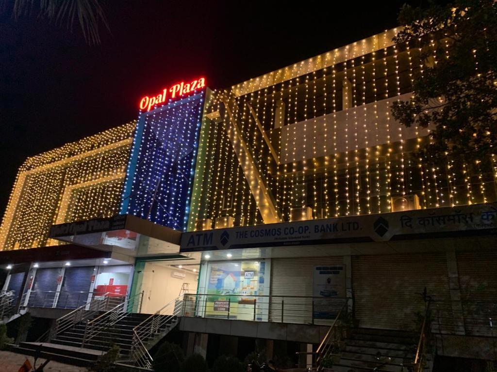Hotel Opal Plaza Executive Waluj Buzurg Exterior foto